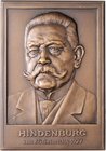 - Personen - Hindenburg, Paul v. 1847-1934 Bronze-Plakette 1927 (unsign.) auf seinen 80. Geburtstag 
59,5x85,3mm 131,9g vz-st