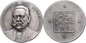 - Personen - Hindenburg, Paul v. 1847-1934 Lot von 3 Stücken: Silbermedaille 1927 (v. M.&W.) auf seinen 80. Geburtstag, i.Rd: 950 SILBER (ss-vz, m. Or...