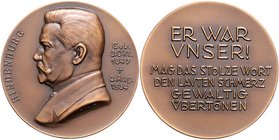 - Personen - Hindenburg, Paul v. 1847-1934 Lot von 2 Stücken: Bronzemedaille 1934 ( v. M.&W.) auf seinen Tod und Bronzeplakette o.J. (v. H. Wernstein)...