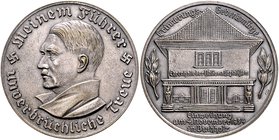 - Personen - Hitler, Adolf 1889-1945 Versilberte Medaille 1934 a.d. Einweihung der Ehrenhalle in Buchholz Colb./Hyd. C-72. 
35,5mm 15,6g vz
