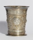 - Reformation Becher 1883 versilbert (v, WMF) a.d. 400. Geburtstag von Martin Luther 
Höhe ca. 8,5cm Gewicht 182,3g in attraktiver Orig.Schatulle (be...