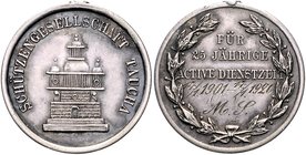 - Schützenmedaillen - Leipzig Silbermedaille 1926 graviert (unsign.) der Schützengesellschaft Taucha, für 25 Jahre 'Active Dienstzeit' mit Gravur 
en...