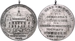- Schützenmedaillen - Römhild Silbermedaille 1927 (unsign.) a.d. 225-Jahrfeier der Schützengesellschaft 
fleckige Patina, m. Orig.Öse 34,4mm 14,5g vz...