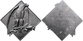 - Allgemeine Medaillen Zinkplakette 1940 geschwärzt der Hitlerjugend, Rs. mit Schrift: Leistungsklassenkämpfe 1940 
53,2x52,8mm 53,6g vz-st