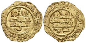 CALIFATO DE CORDOBA. Hisham II. Dinar. 385 H. Al-Andalus. Citando a `Amir en la IIA. Curiosa decoración floral en la orla exterior, coincidiendo en am...