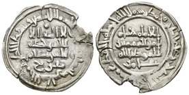 CALIFATO DE CORDOBA. Hisham II. Dirham. 387 H. Al-Andalus. Citando a Tamliy en la IA y Amir en la IIA. Vives 533. Ar. 2,82g. Cospel faltado MBC+.