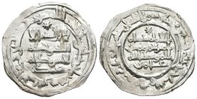 CALIFATO DE CORDOBA. Hisham II. Dirham. 388 H. Al-Andalus. Citando a Muhammad en la IA y ´Amir en la IIA. Vives 538. Ar. 3,03g. MBC+.