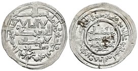 CALIFATO DE CORDOBA. Hisham II. Dirham. 392 H. Al-Andalus. Citando a Tamliy en la IA y ´Amir en la IIA. Vives 569. Ar. 3,19g. EBC-/EBC.