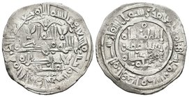 CALIFATO DE CORDOBA. Hisham II. Dirham. 392 H. Al-Andalus. Citando a Tamliy en la IA y Amir en la IIA. Vives 569. Ar. 3,60g. MBC+/MBC.