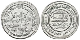 CALIFATO DE CORDOBA. Hisham II. Dirham. 393 H. Al-Andalus. Citando a ´Abd Al-Malik en la IA y Al-Hayib / ´Abd Al-Malik en la IIA. Vives 577. Ar. 3,14g...