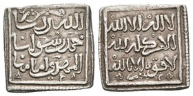 ALMOHADES. Dirham. Anónimo, citando a Al-Mahdi. Variante de decoración en ambas caras. Vives 2088; Hazard 1101. Ar. 1,53g. EBC.