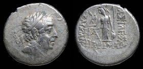 KINGS of CAPPADOCIA: Ariobarzanes I (95-63 BCE), issued year 30 (65-64 BCE), AR drachm. 3.40g.
Obv: ΒΑΣΙΛΕΟΣ ΑΡΙΟΒΑΡΖΑΝΟΥ / ΦΙΛΟΡΩΜΑΝ, Head right
Re...