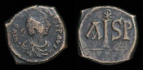 Justinian I (527-565), AE 16 nummi. Thessalonica, 7.85g, 19-22mm.
Obv: D N IVSTINIANVS P P AVG Diademed, draped and cuirassed bust of Justinian to ri...