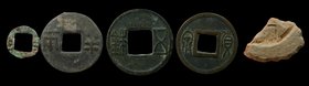 Ancient Chinese lot, Western Han (200 BCE) to Wang Mang (23 CE) (5 pieces, value 40 to 50 CAD)
Western Han dynasty:
• Ban Liang (200-180 BCE), small...