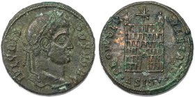 Römische Münzen, MÜNZEN DER RÖMISCHEN KAISERZEIT. Crispus, Caesar 317 - 326 n. Chr. Reduzierter Follis Siscia, Vs: IVLCRISPVSNOBC Rs: Lagertor, darübe...