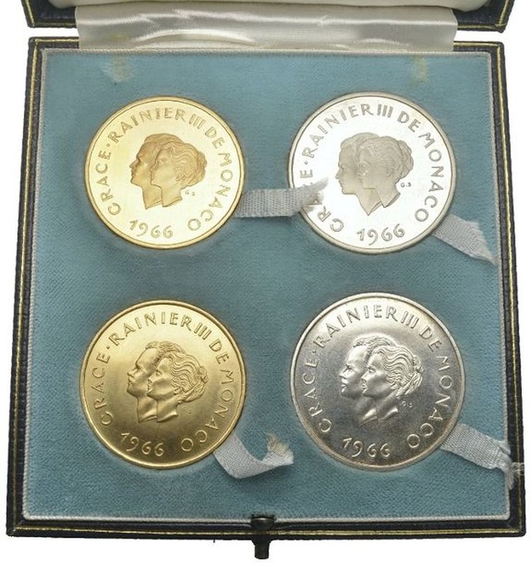 Monaco Rainier III, 1949-2004. Set 1966 : 2 pieces of 200 Francs 1966, AU 32g. a...