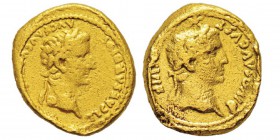 Tiberius 14-37 après J.-C. Aureus, Gaule, Lugdunum, (Lyon), 14-16 après J.-C., AU 7.28 g. Avers : TI CAESAR DIVI - AVG F AVGVSTVS Tête laurée de Divus...
