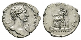 Hadrianus 117-138 Denarius, Rome, 118, AG 3.34 g. Avers : CAESAR TRAIAN HADRIANVS AVG Buste lauré, drapé d'Hadrien à droite avec l'égide (aegis) sur l...