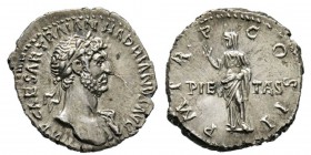 Hadrianus 117-138 Denarius, Rome, 118, AG 3.51 g. Avers : IMP CAESAR TRAIAN HADRIANVS AVG Buste lauré et drapé d'Hadrien à droite. Revers : P M TR P C...