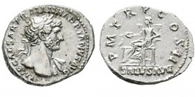 Hadrianus 117-138 Denarius, Rome, 119-122, AG 3.46 g. Avers : IMP CAESAR TRAIAN HADRIANVS AVG Buste lauré et drapé d'Hadrien à droite. Revers : P M TR...