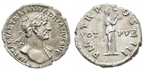 Hadrianus 117-138 Denarius, Rome, 118, AG 3.60 g. Avers : IMP CAESAR TRAIAN HADRIANVS AVG Buste lauré et drapé d'Hadrien à droite. Revers : P M TR P C...