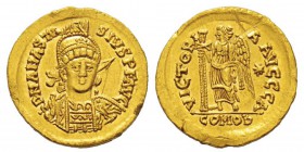 Théodoric dit le Grand 518-526 Solidus au nom et au type de Anastasius, Rome, 492-518, AU 4.43 g. Avers : DN ANASTASIVS P F AVG Buste casqué, drapé et...