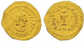 Tiberius Constantinus 578-582 Tremissis, Constantinopolis, 642-668, AU 1.45 g. Avers : DN COSTANTINVS P P AG Tête de Constans II à droite. Revers : VI...
