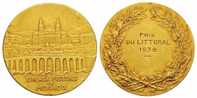Monaco, Louis II 1922-1949 Médaille en or, Desvignes, 1938, AU 22.7 g. 36mm. Avers : TIR AUX PIGEONS de MONACO Vue du Casino de Monte-Carlo, à droite ...