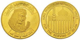 Saudi Arabia, King Faisal AH 1383-1395 (1964-1975) Médaille en or, King Faisal International Prize - For the serving of Islam, AU 200 g. 917‰, 69 mm. ...