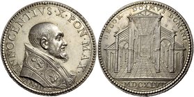 Roma. Innocenzo X (Giovanni Battista Pamphilj), 1644-1655. Medaglia anno III/1647. AR 24,38 g. Ø 36,00 mm. Per ricordare la riedificazione della basil...