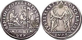 Venezia. Antonio Grimani, 1521-1523. Osella anno I (1521/1522), AR 9,30 g. BENEDIC POPVLVM TVVM DNE Il Redentore, seduto in trono a s., benedice il do...