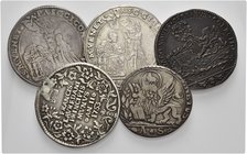 Venezia. Lotto di cinque oselle. Pasquale Cicogna, 1585-1595. Osella anno III (1587) e anno IX/1593, AR. Alvise Pisani, 1732-1735. Osella anno V (1739...