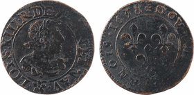 Louis XIII, double tournois, 1638 Troyes
A/LOYS. XIII.R. DE. FRAN. ET. NAV.
Buste du Roi à droite, lauré, drapé et cuirassé à l'antique ; différent ...