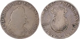 Louis XIV, écu de Flandre aux palmes, 1695 Lille
A/LVD. XIIII. D. G (soleil) - FR. ET. NAV. REX
Buste à droite du Roi, cuirassé à l'antique
R/(diff...
