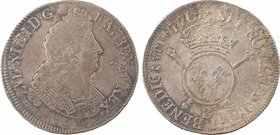 Louis XIV, écu aux insignes, 1701 Rouen
A/LVD. XIIII. D. G (soleil) - FR. ET. NAV. REX (différent)
Buste à droite du Roi, cuirassé à l'antique
R/(d...