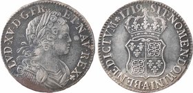 Louis XV, écu de Navarre, 1719 Paris
A/LVD. XV. D. G. FR. - ET. NAV. REX (différent)
Buste enfantin du Roi à droite, lauré, drapé et cuirassé
R/SIT...