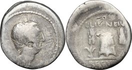 L. Livineius Regulus.AR Denarius, 42 BC.D/ Head right.R/ Modius; on either side, corn-ear.Cr. 494/29.AR.g. 3.38 mm. 18.00Toned.F.
