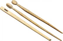 Lot of 3 bone utensils.
 Roman period, 1st-3rd century AD.
 115 mm, 95 mm, 95 mm.