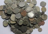 Lot with more that 100 islamic coins, to be classified.