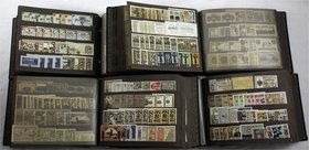 Banknoten
Lots
Deutschland, Lots von deutschen Notgeldscheinen
4 riesige und dicke, alte Alben mit enormer Sammlung von ca 12000 meist verschiedene...