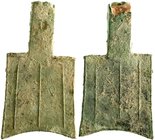 CHINA und Südostasien
China
Chou-Dynastie 1122-255 v. Chr
Bronze-Spatengeld mit hohlem Griff 650/400 v. Chr. "square shoulder" Legende Bei. 37,73 g...