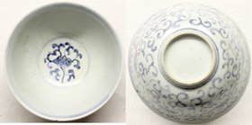 CHINA und Südostasien
China
Varia
Porzellan-Reisschale, weiß-blau, um 1820. Bemalung = Blumen und Schnörkel. Durchmesser 15 cm, Höhe 7 cm
