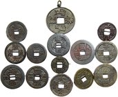 CHINA und Südostasien
China
Lots bis 1949
14 Stück: 13 Cashmünzen und 1 Amulett von der Tang- bis zur Qingdynastie. Alle broschiert, bzw. mit Öse v...