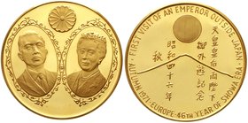 CHINA und Südostasien
Japan
Hirohito, 1926-1989
GOLD-Medaille zu 20 Dukaten 1971 a.d. ersten Besuch des Kaiserpaares in Europa. 60 mm; 69,10 g. 986...