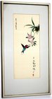 CHINA und Südostasien
Japan
Varia
Seidenmalerei: fliegender Vogel vor 2 Kirschblüten. Links oben und rechts unten Text, rechts unten roter Stempel....