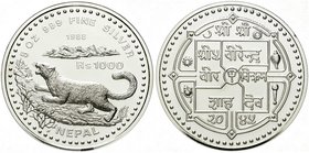 CHINA und Südostasien
Nepal
Monarchie
1000 Rupees Silber (5 Unzen) 1988 Schneeleopard. 155.5 g, 65 mm. Auflage 5000 Ex. In Kapsel.
Polierte Platte...