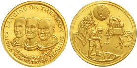 Thematische Goldmedaillen
Luft- und Raumfahrt
Goldmedaille Mondlandung 1969. Die 3 Astronauten/Mondlandeszene, 3,10 g. Feingold.
Polierte Platte
