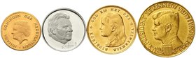Lots von Goldmünzen und -medaillen
4 Stück: Medaille John F. Kennedy 1963 (8,72 g. 980/1000), NL 10 Gulden 1897 Neuprägung (6,72 g. 750/1000), 5 Guld...