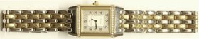 Uhren aus Gold
Armbanduhren
Damenuhr JAEGER LE COULTRE REVERSO. Ausführung 265.5.08 mit 64 Brillanten auf der Lunette des umklappbaren Gehäuses (für...