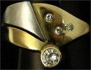 Schmuck und Accessoires aus Gold
Fingerringe
Damenring Gelbgold/Weißgold 585 mit 3 kleinen Brillanten und einem großen Brillanten (ca. 0,2 ct). Ring...